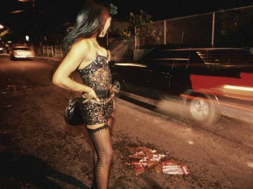 Prostitute accendono un falò per scaldarsi, ma provocano un incendio
