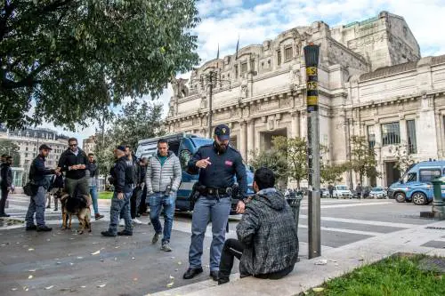 "Bestialità". È bufera dopo l'ennesimo stupro a Milano