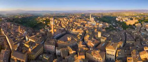 Due giorni di scosse e famiglie nelle auto, La paura di Siena: "Qui siamo a rischio"
