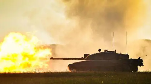 Attacchi russi e problemi di Kiev: cosa c'è dietro la promessa Nato sui tank