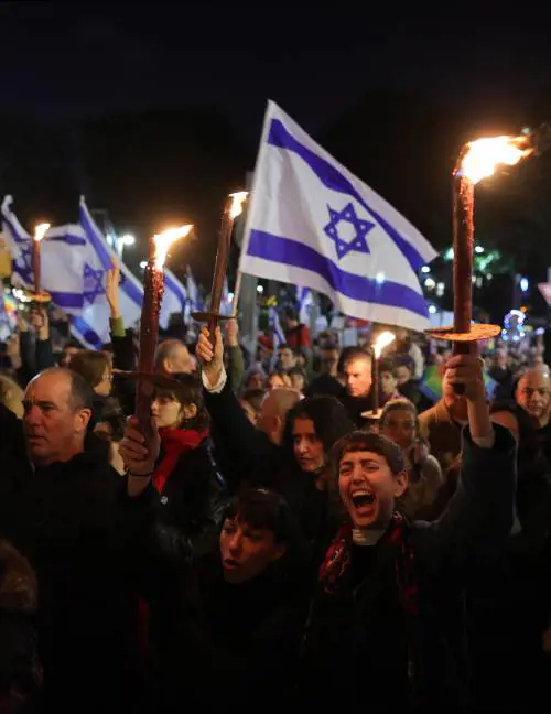 "Io non tocco i gay e tu...": bufera per le parole del ministro di Netanyahu