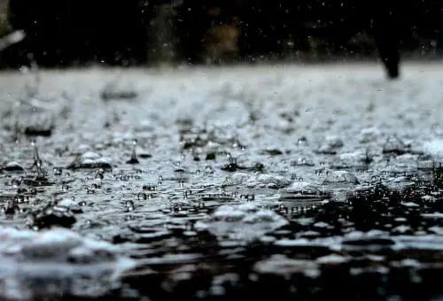 Allerta meteo, chiuse scuole e parchi in Campania. Nuova evacuazione a Ischia