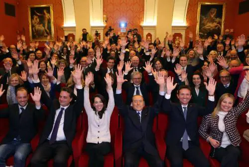 Tanti under 35 e un "Cobra". Berlusconi lancia i candidati