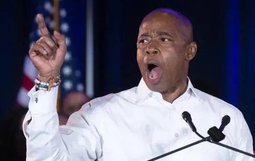 "Ci distruggerà". Il sindaco dem ora lancia l'allarme: a New York troppi immigrati