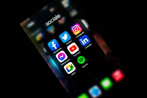 Facebook e Instagram a pagamento senza pubblicità: cosa può succedere