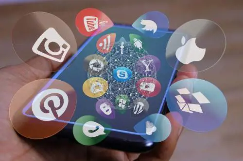 Anno nuovo, nuovi social: così cambiano le piattaforme