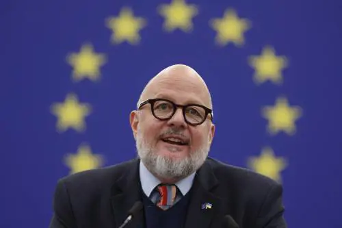"Dalla sinistra nomina sconcertante". Bufera sul sostituto della Kaili 