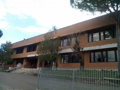 Lo studente si suicida, il prof alla sbarra. "Era severo e lo prendeva in giro"