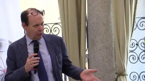 "Non sembra un uomo preoccupato. Cerco di non pensare che lui è il boss"