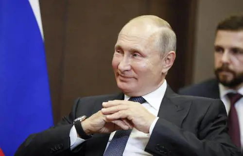 "Il mandato contro Putin? Carta igienica": l'ultimo affondo di Medvedev
