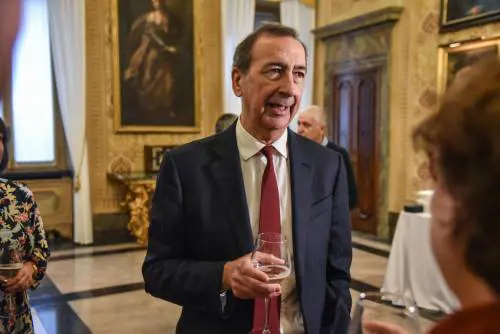 Sala consiglia di fare le scale. E i milanesi si infuriano