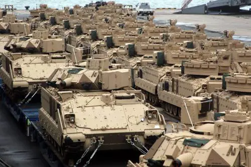 Il mistero sui caccia e i nuovi tank: cosa c'è nei nuovi aiuti militari all'Ucraina