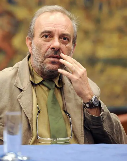 "Imputazione coatta". Vauro a processo per i suoi insulti