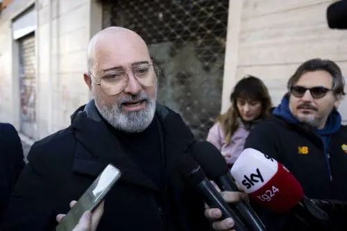 Bonaccini va a Mirafiori. Ma finisce contestato pure dai sindacati