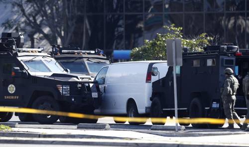 Sparatoria Usa, uomo trovato morto in un furgone: forse è l’autore della strage