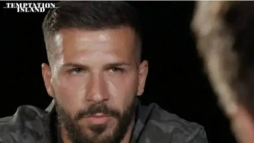 Calci e minacce ai medici, ex concorrente di Temptation Island devasta l'ospedale