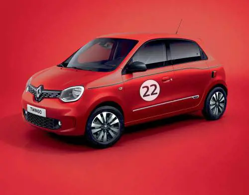 Non solo Ferrari vs Twingo: quando la musica rende l’auto protagonista