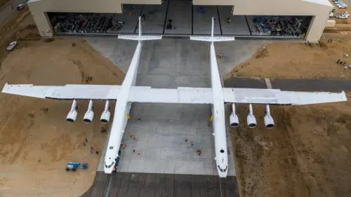 Ali come un campo da calcio: il volo dell’aereo più grande del mondo