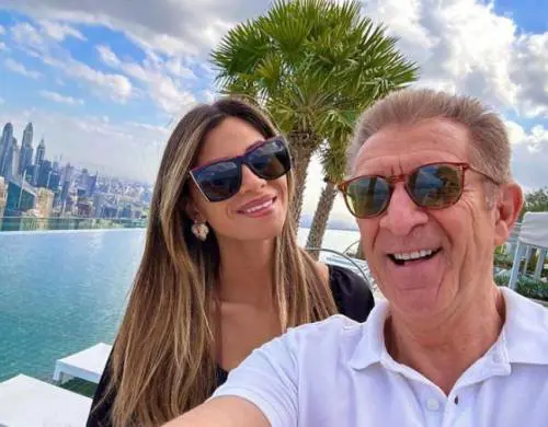 "La madre dei cretini...". Ezio Greggio zittisce gli hater sulla fidanzata 