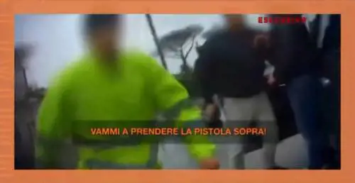 "Prendimi la pistola". Paura per l'aggressione agli inviati di Fuori dal coro