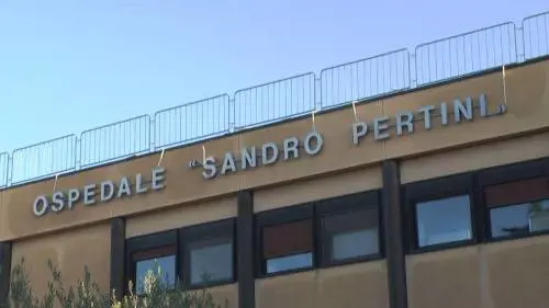 La salma "non si trova". Per il neonato morto al Pertini slittati i funerali