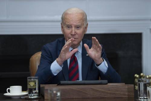 L'annuncio di Biden: "Carri armati Usa all'Ucraina"