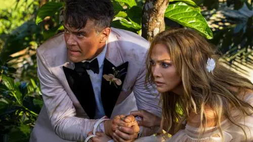 Un matrimonio esplosivo, JLo torna sullo schermo con una sposa action