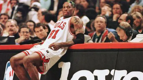 Dennis Rodman, il "nessuno venuto dal nulla" che resuscitò sotto canestro 
