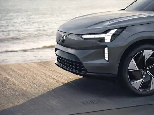 Volvo, il nuovo SUV EX30: ecco quando sarà presentato