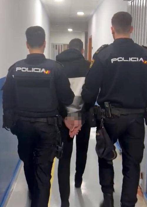 Il machete, la gellaba e l'urlo per Allah: l'attacco alle chiese di Spagna