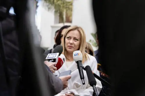 Autonomia, protesta l’opposizione. Meloni: "Manteniamo gli impegni"