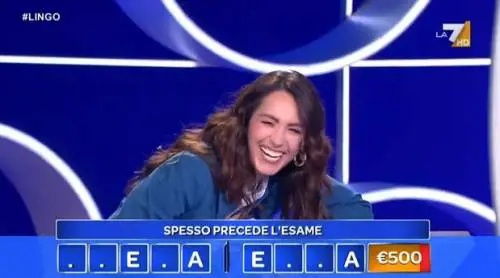"La risposta è ca....". Gaffe incredibile a Lingo. La Balivo non si trattiene 