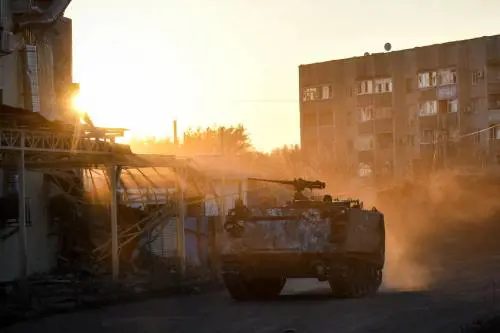 La sfida della Nato alla Russia. "Produrre più armi e munizioni"