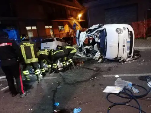 In 6 sull'auto che si ribalta, la scoperta: a quanto andava la 500
