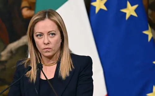 "Nessun presupposto per le dimissioni". Così Meloni chiude il caso Delmastro
