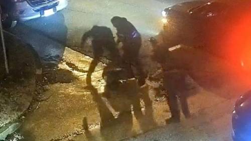 Cinque poliziotti afroamericani pestano a morte Tyre Nichols. Il video choc