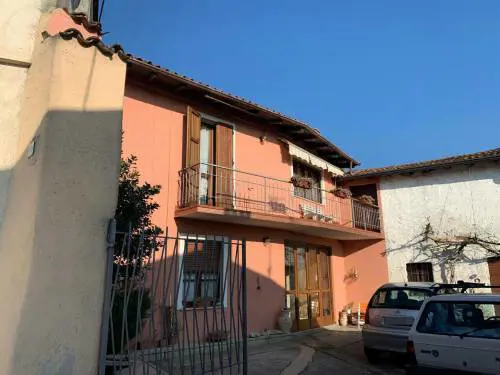 Sgozza il marito davanti al figlio 15enne. Omicidio choc nel Bresciano 