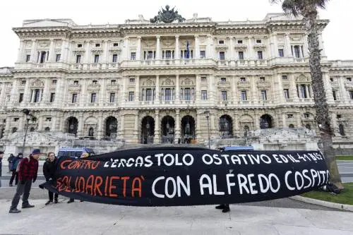 Ripetitore bruciato in nome di Cospito. E i contrari al 41 bis ora sono in imbarazzo