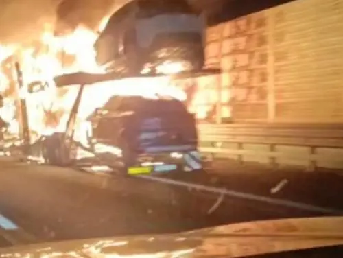 Il boato, poi l'"inferno" in A21: chilometri di code e autostrada chiusa 