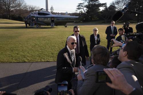Casa Bianca divisa sugli F-16 all'Ucraina: il Pentagono pressa Biden