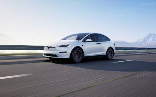 Tesla richiama oltre 360 mila auto: ecco cosa è successo