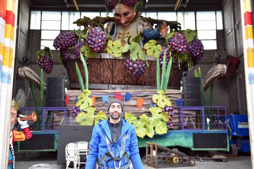 Salpa il Carnevale di Viareggio, la festa che rovescia il mondo per gioco