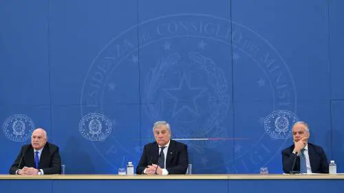 Tre ministri in coro sulla linea della fermezza. "Lo Stato non può venire a patti con i violenti"