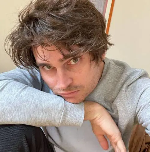 Il politicamente scorretto sbarca all'Ariston: Angelo Duro sarà a Sanremo