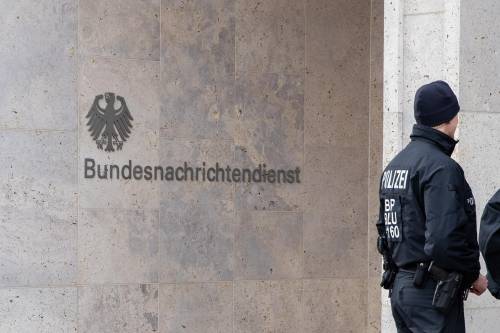L'infiltrato, il corriere e i dossier: è guerra di spie a Berlino
