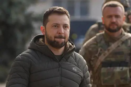 Zelensky rifà la squadra pescando tra i militari. E aspetta l'attacco russo 