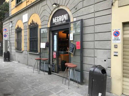 L'ex-Bar Necchi, "covo" dei protagonisti di Amici Miei, poco prima della chiusura (ad oggi) definitiva