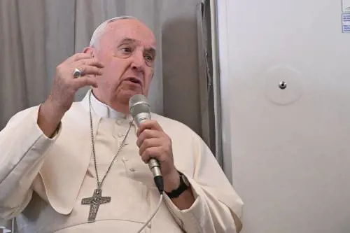 "Volevano tagliarmi la testa". Papa Francesco choc sul caso Jalics