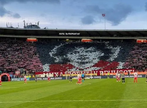 La maglia, la curva dedicata e gli striscioni: tributo da brividi a Mihajlovic