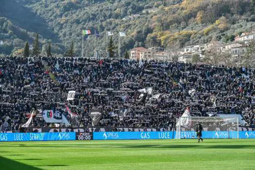 I vergognosi cori contro Napoli e Maradona: cosa è successo a La Spezia